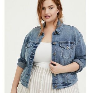 DENIM JACKET - MEDIUM WASH